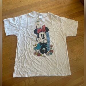 NWT Disney White Minnie Mouse short sleeve shirt large